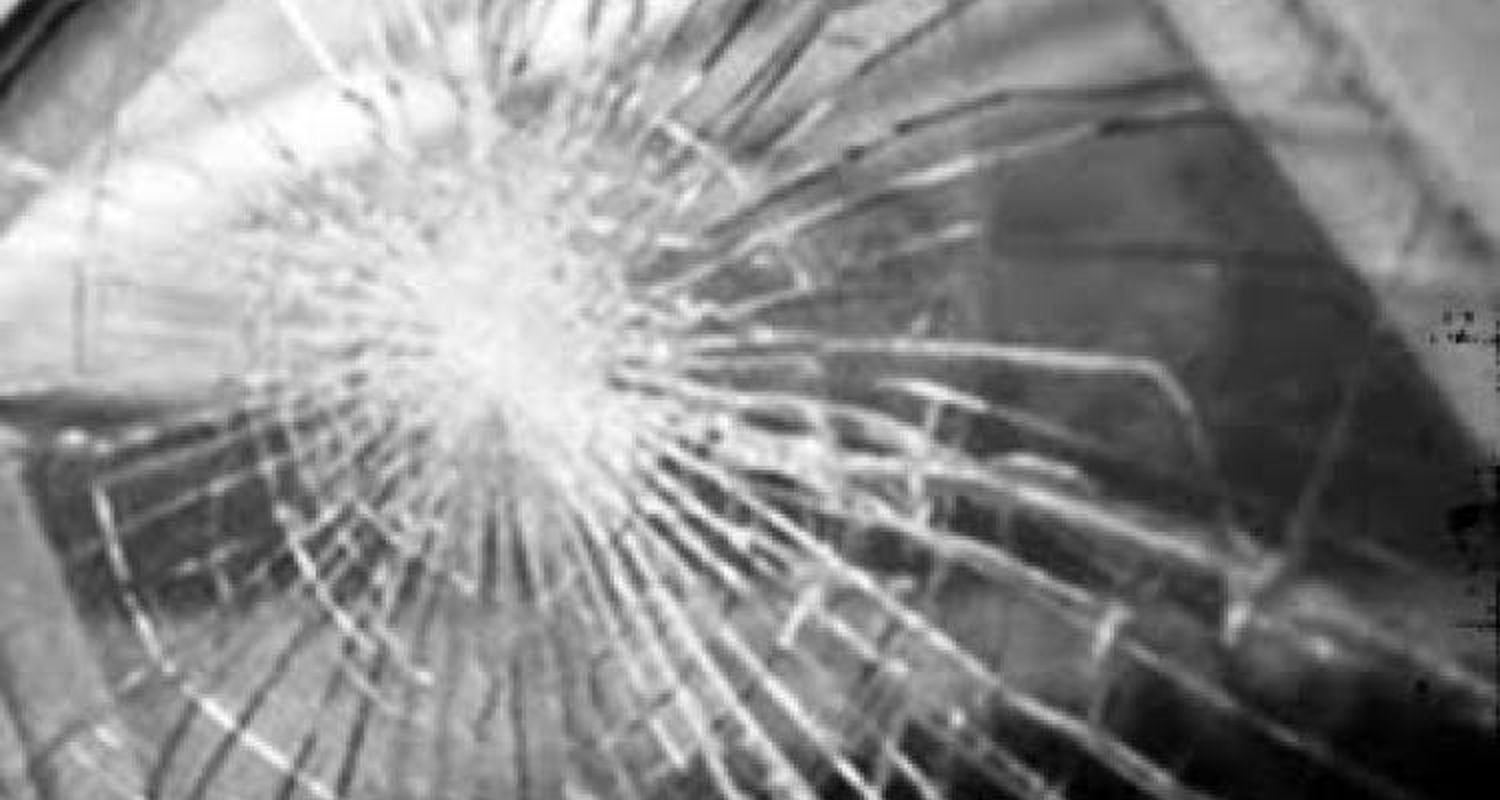 Tres delincuentes asaltaron a dos jóvenes en el boulevard