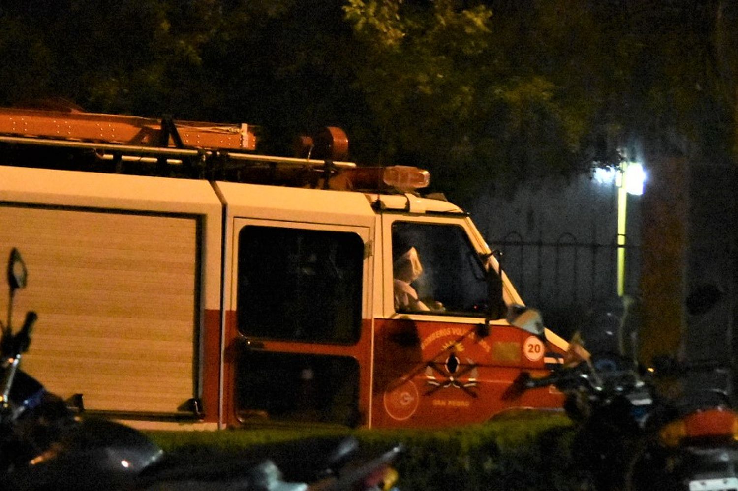 Confinamiento: Bomberos hizo sonar su sirena a las 18.00 y el Gobierno extendió el delivery hasta las 23.009