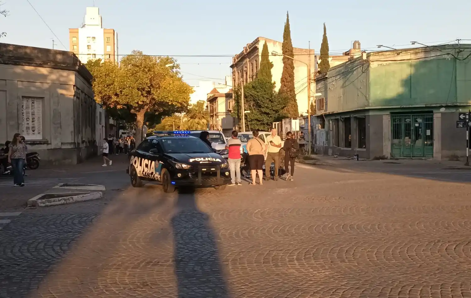 Fuerte choque en pleno centro terminó con una mujer en el Hospital