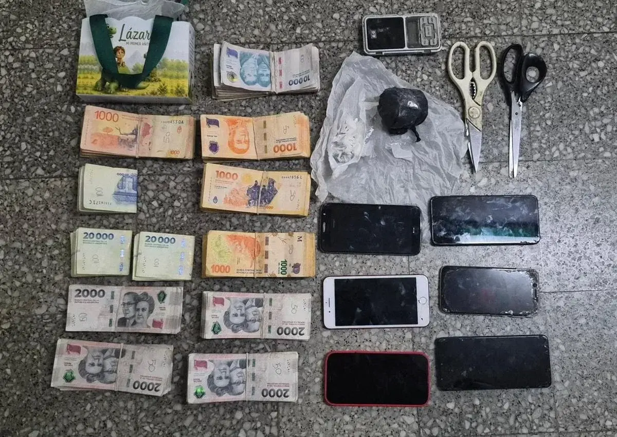 Tres detenidos con drogas en zona sur, entre ellos un menor de edad