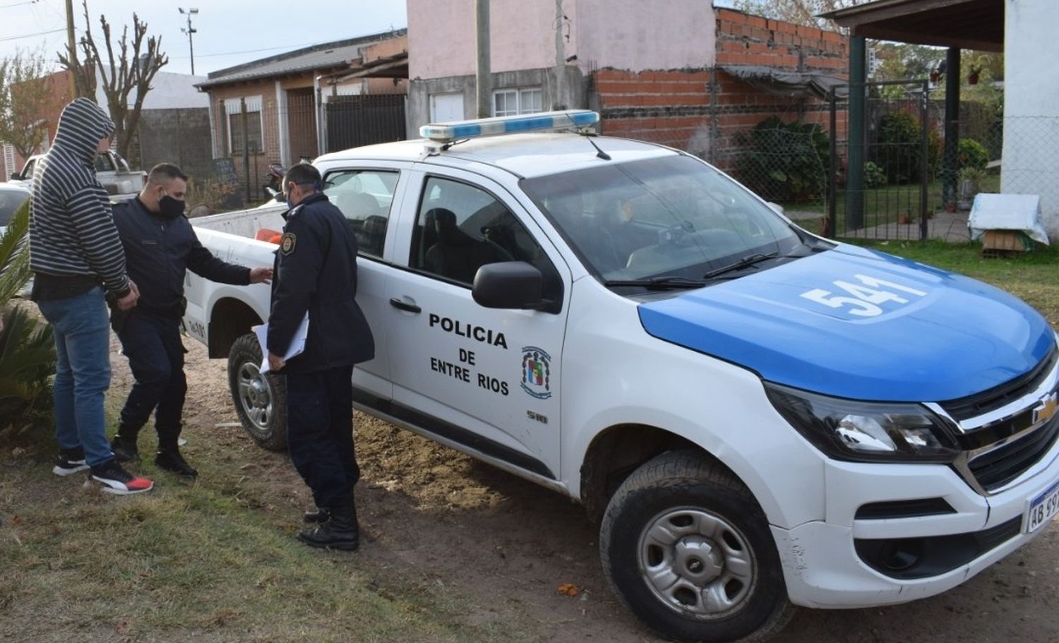 Dos personas fueron detenidas por un robo a mano armada en el Camino de la Costa