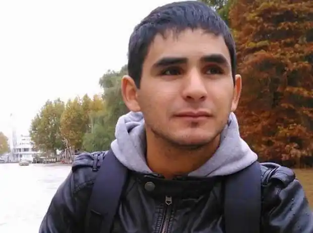 Buscan a un joven que se cayó de una lancha escolar y desapareció