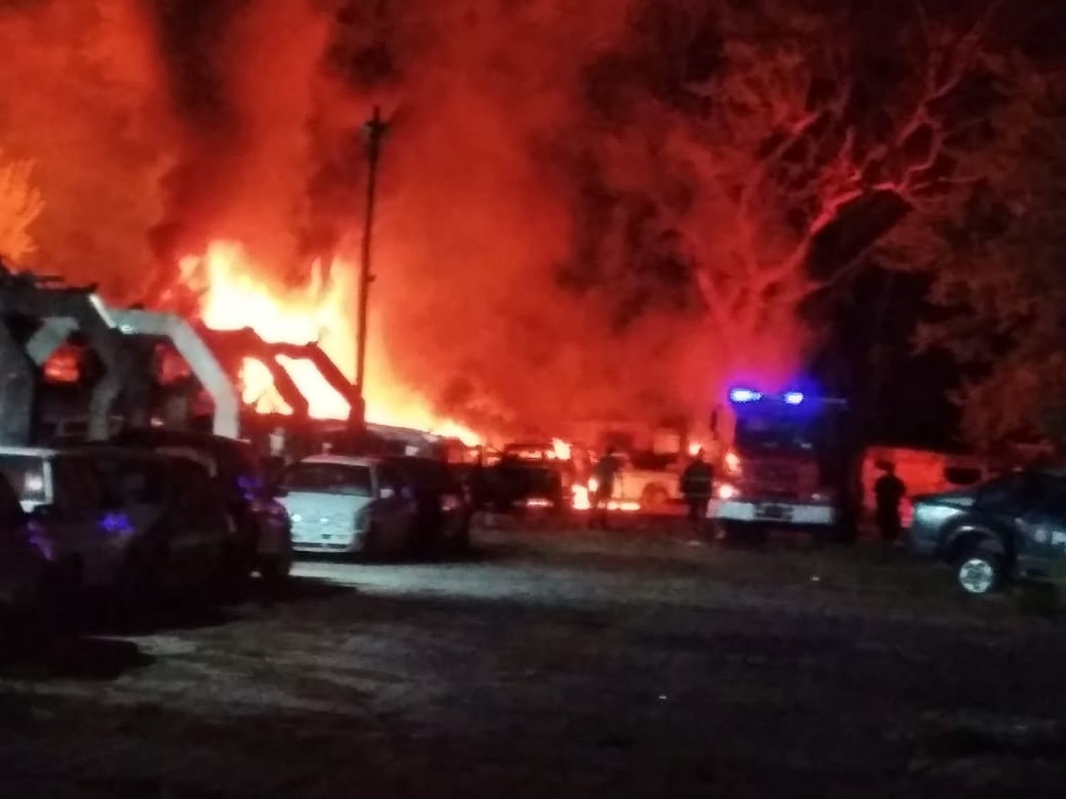 Se incendió un depósito de autos policiales en desuso