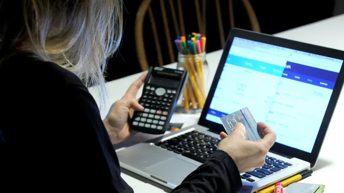 Peligro del pago mínimo: cuánto cuesta realmente financiar la tarjeta de crédito
