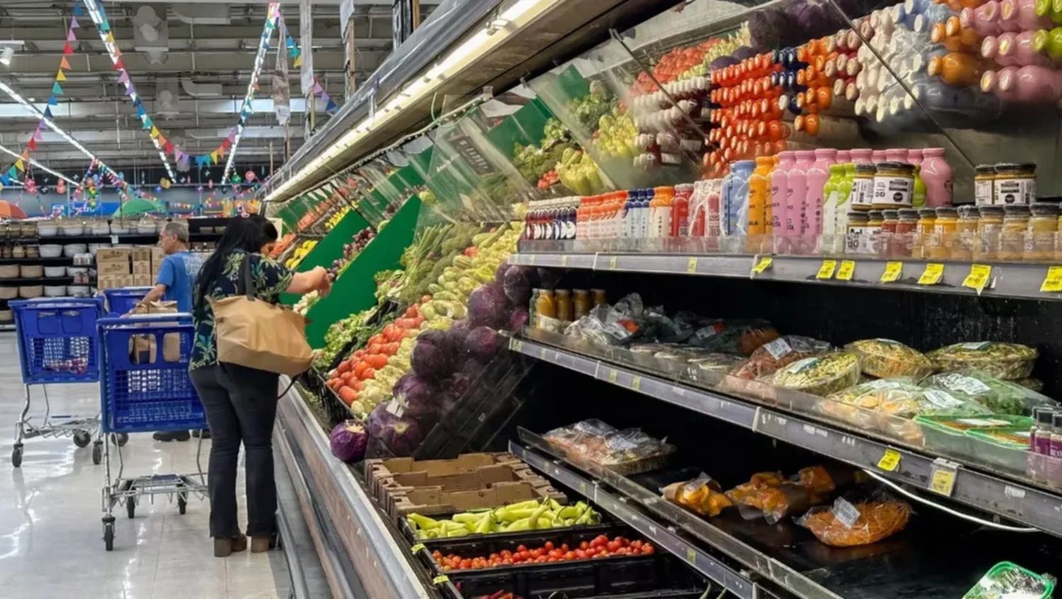 La inflación de diciembre fue de 25,5% y llegó al 211,4% en 2023