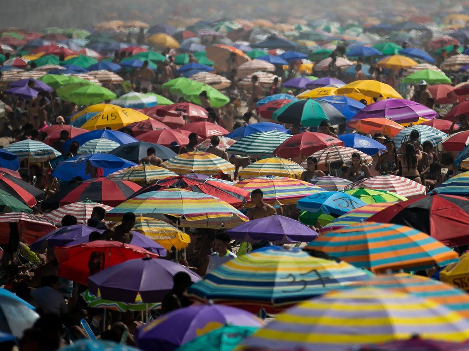 Brasil: playas repletas en plena pandemia 