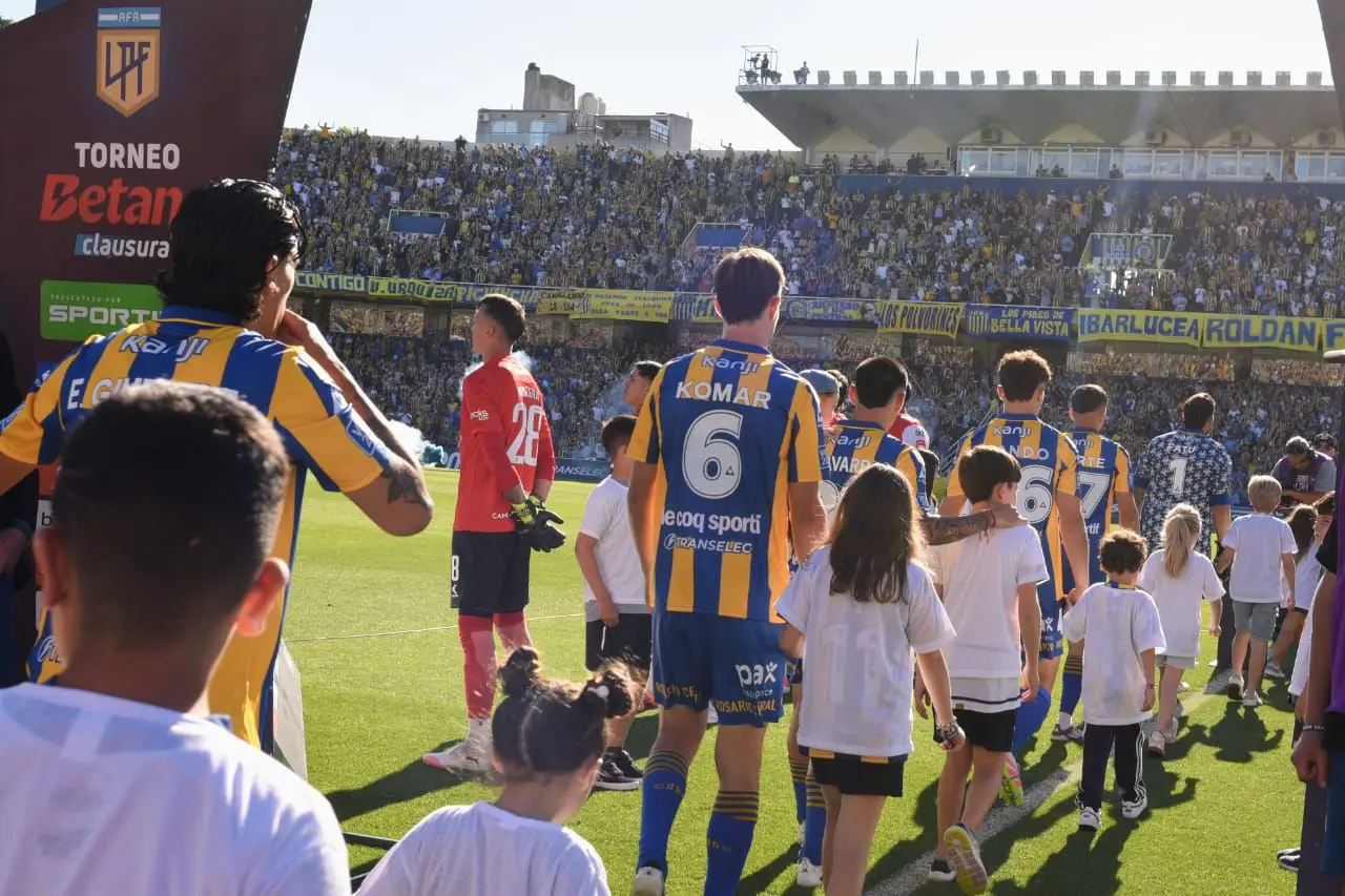 Duro castigo a Estudiantes: AFA sancionó a los jugadores por el pasillo a Central y suspendieron por seis meses a Verón