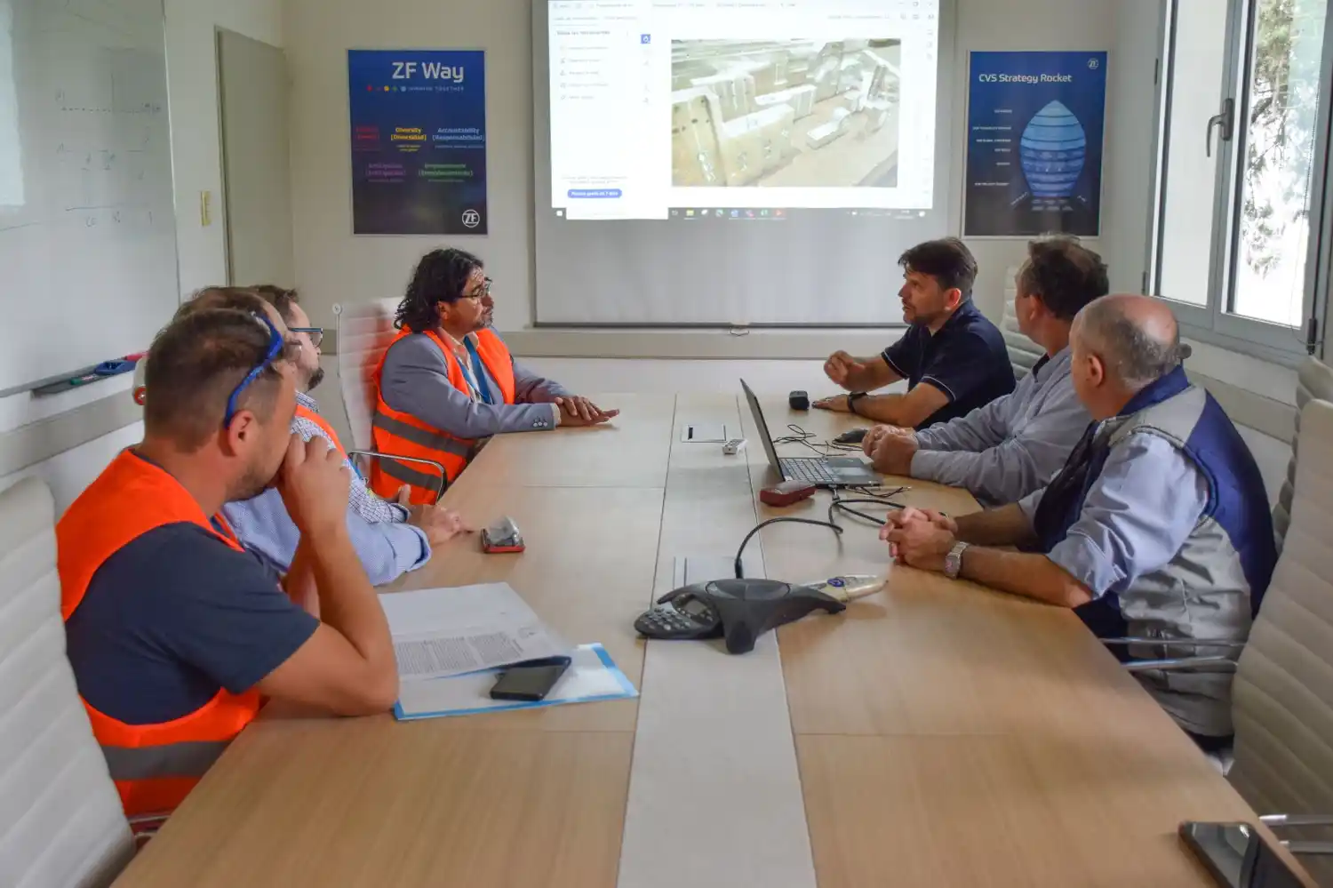 UTN y ZF Argentina fortalecen vínculo con un proyecto de innovación industrial.