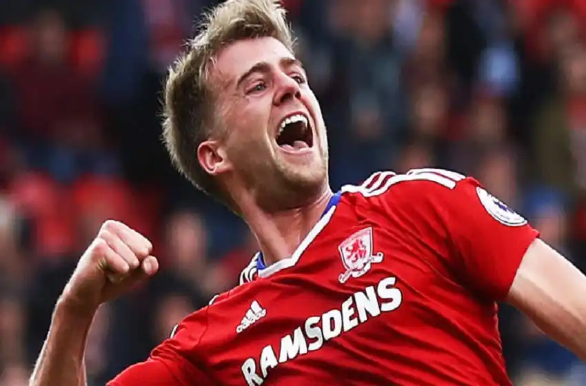 ¿Cómo juega el delantero que reforzó al equipo de Bielsa?