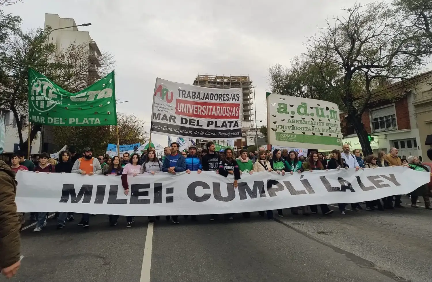 Desde los centros de estudiantes manifestaron su preocupación por el desamparo de las becas estudiantiles más masivas.