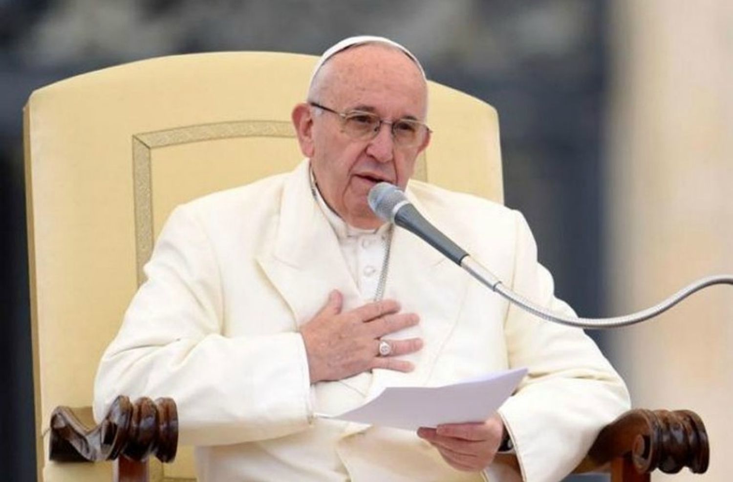 El Papa pidió por una "mirada materna” ante un mundo "desunido"