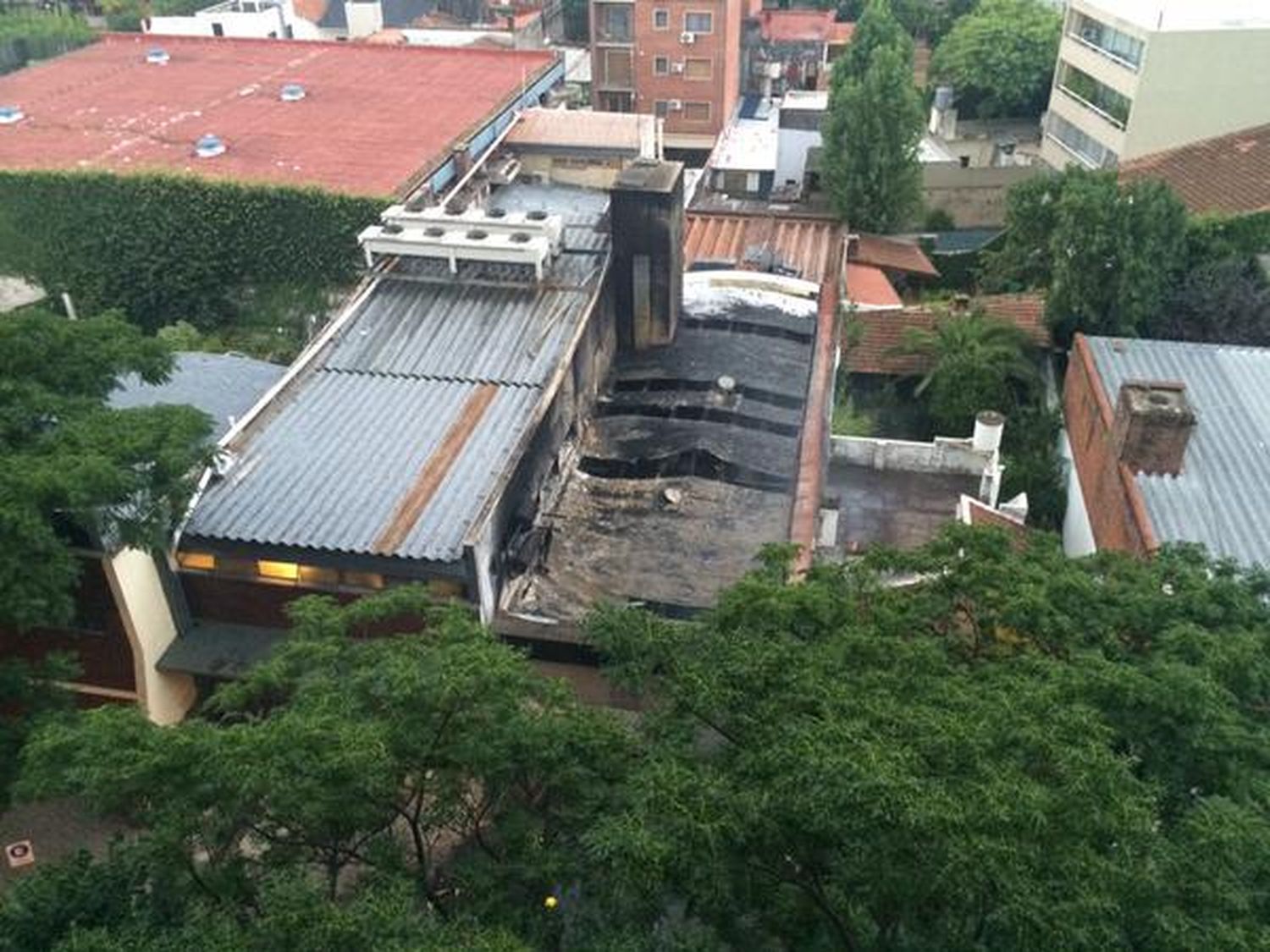 Incendio en un supermercado Coto de Acasusso