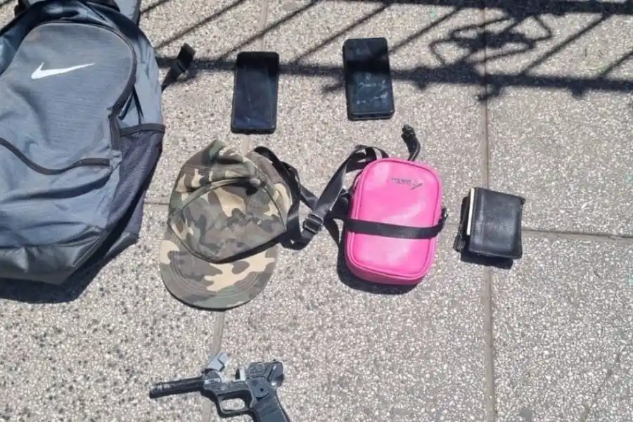 De civil, un policía baleó a cuatro motochorros que quisieron robarle: hay un herido