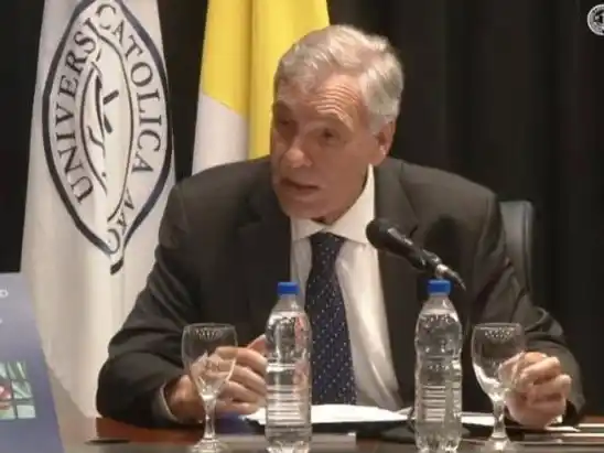 Libro de la UCA sobre su compromiso social inspirado en el legado del papa Francisco