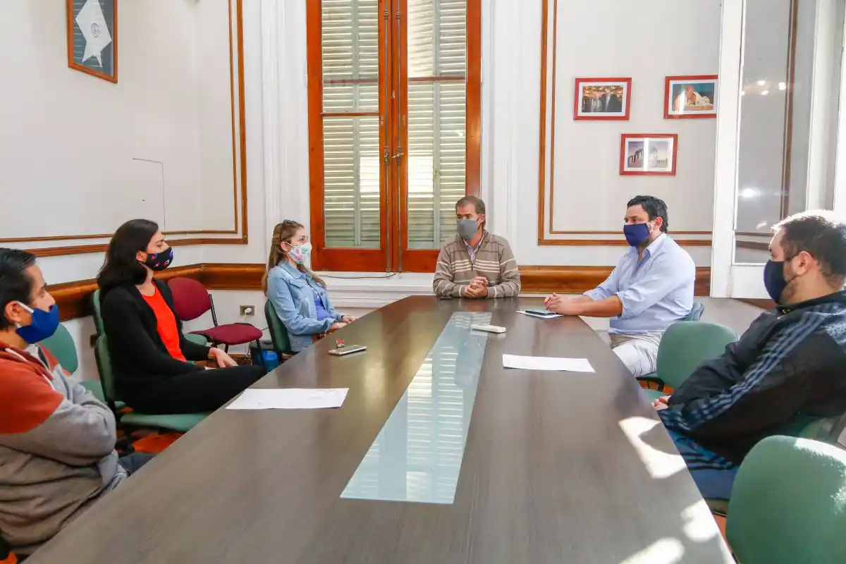 Piaggio firmó los primeros convenios de microcréditos municipales