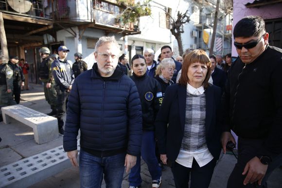Bullrich y Valenzuela supervisaron una serie de allanamientos: 26 detenidos en Tres de Febrero y Morón