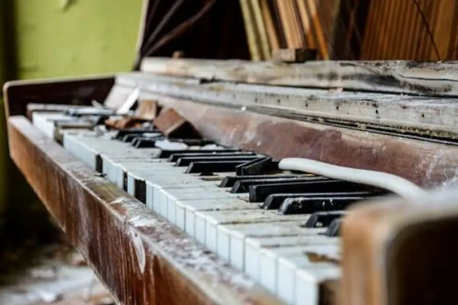 Creer o reventar: filmó a un fantasma tocando el piano y revolucionó las redes