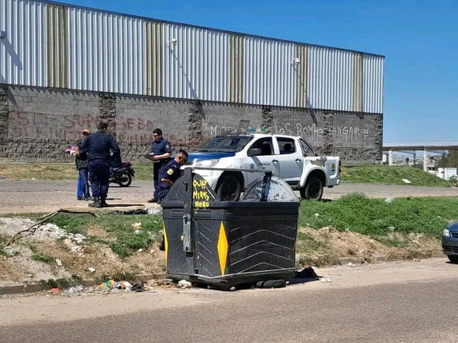 Hallan a un bebé sin vida en un contenedor de basura