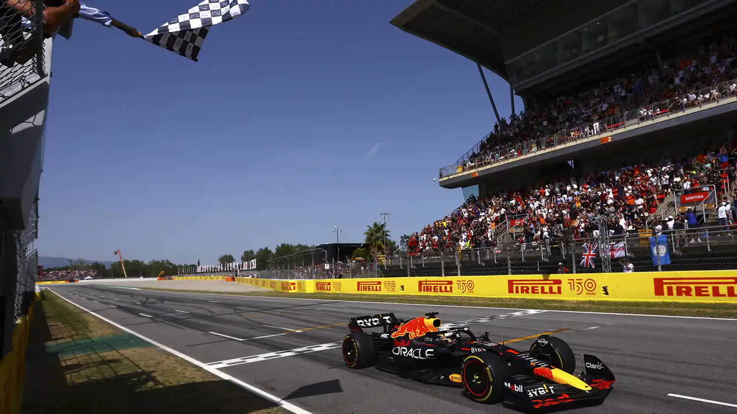 Verstappen llega a la meta en el GP de España.