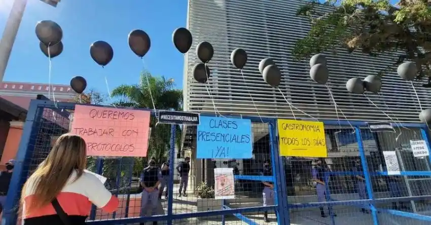 El sector privado se manifestó frente a casa de Gobierno
