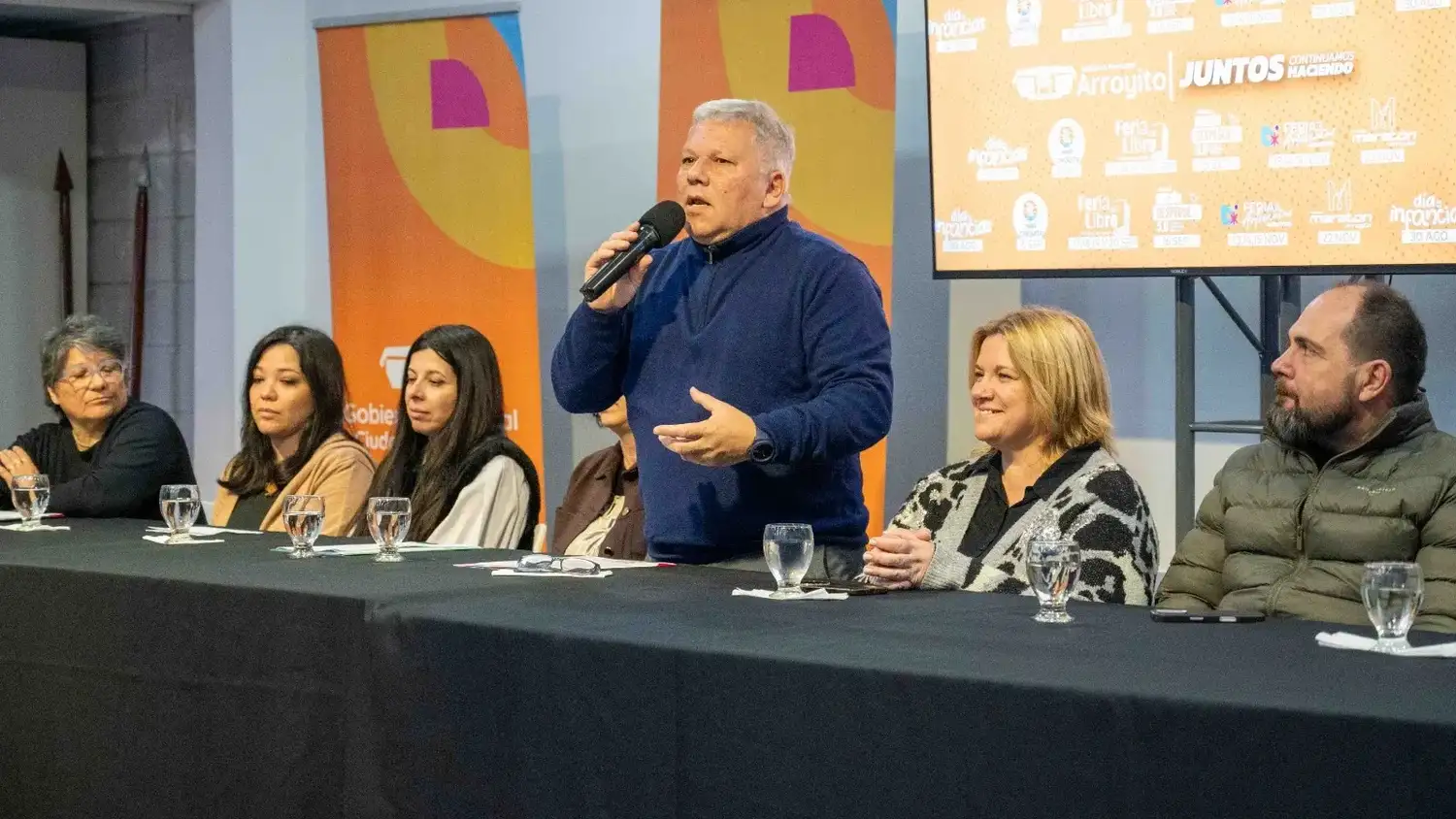 El intendente Bendetti junto a su gabinete municipal presentó la grilla de actividades hasta noviembre