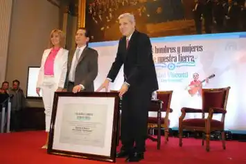 Julián Domínguez homenajeó al cantante dorreguense Abel Visconti