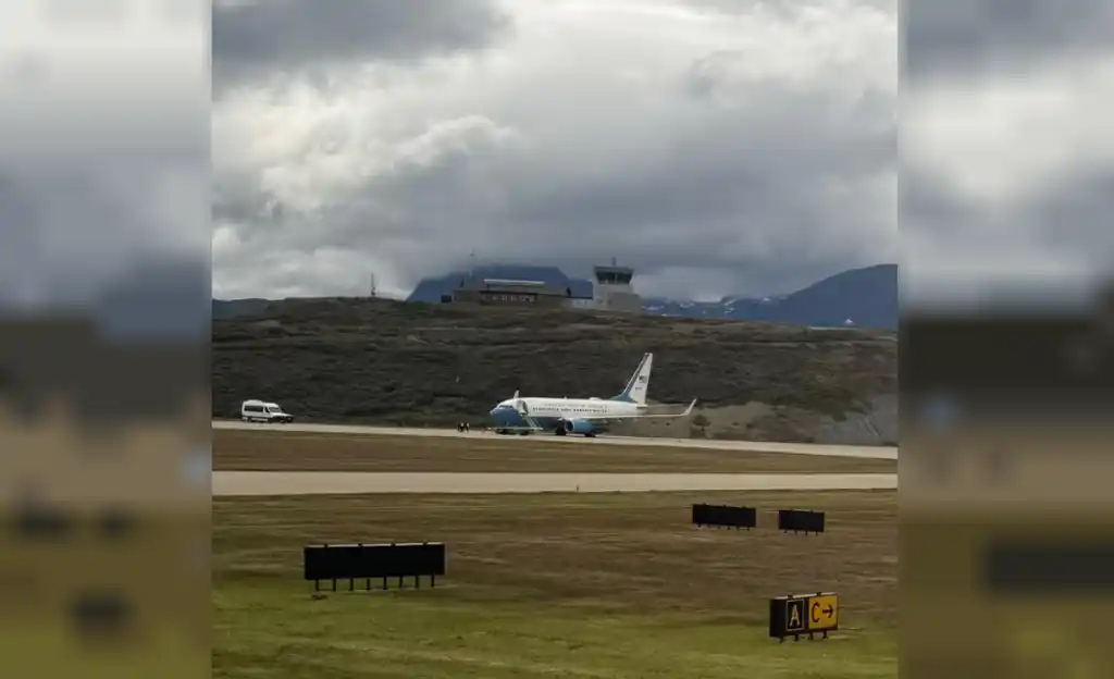 El aterrizaje de la aeronave perteneciente al Departamento de Defensa de Estados Unidos, sumado al hermetismo con que presenta el Poder Ejecutivo Nacional, generó gran inquietud.
