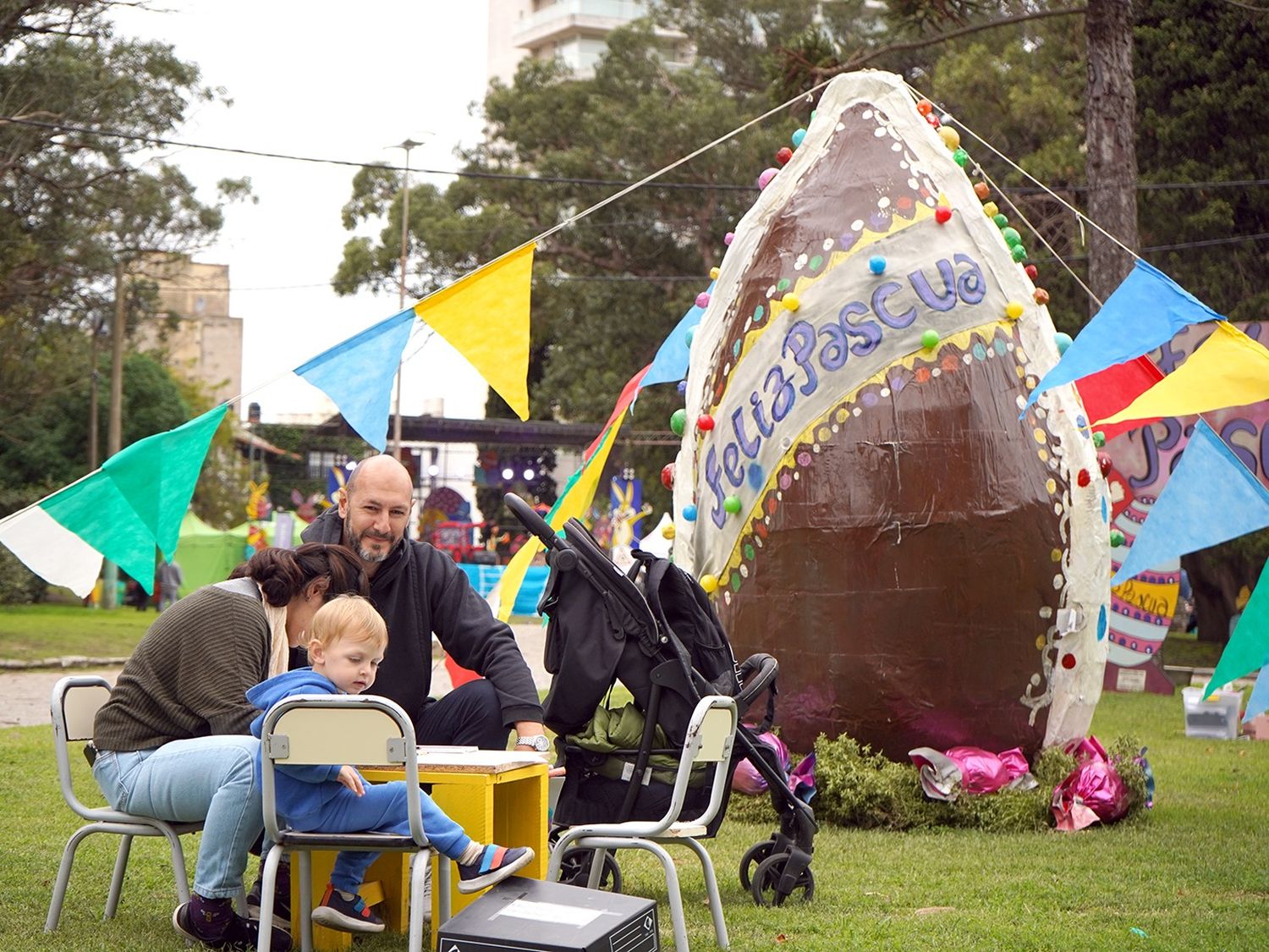 Las familias. En el Parque Lillo celebraron  las Pascuas de Resurrección del Señor Jesús con varias actividades