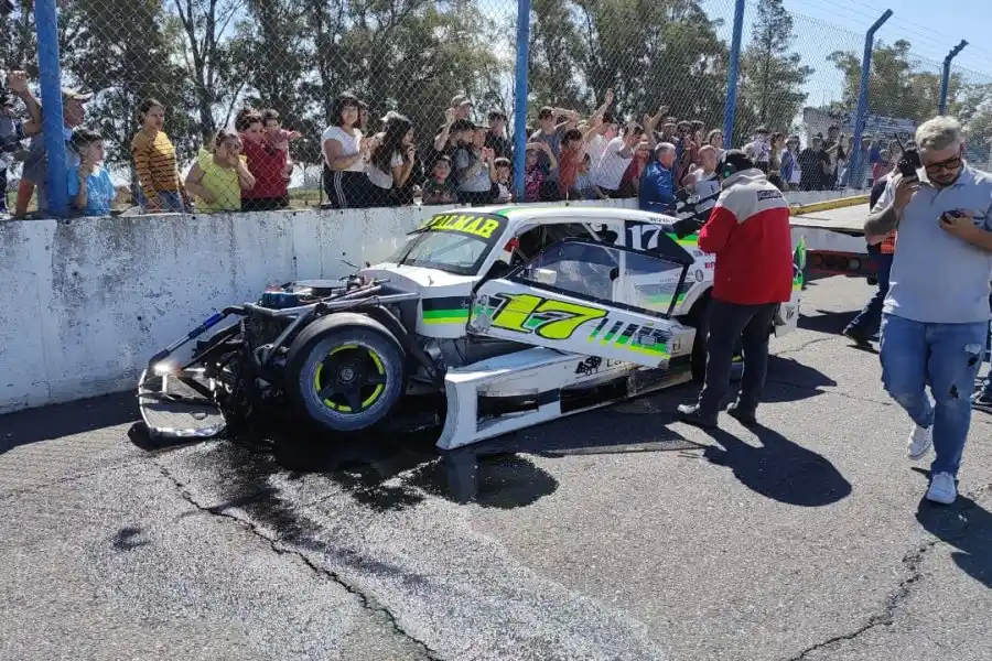 Fuerte accidente en el Car Show Santafesino no terminó en tragedia de milagro
