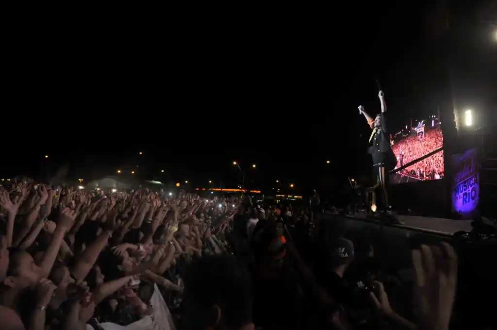 Tan Biónica encendió la segunda noche de Música en el Río