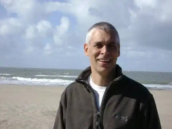 Mark Welford - Vicepresidente de la Asociación de Cabañas | Buenas y Santas