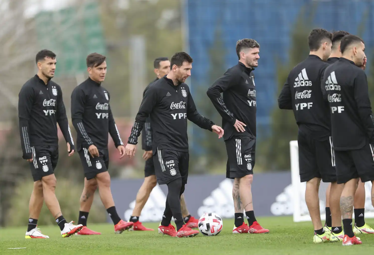 La selección se movió ayer en Ezeiza.