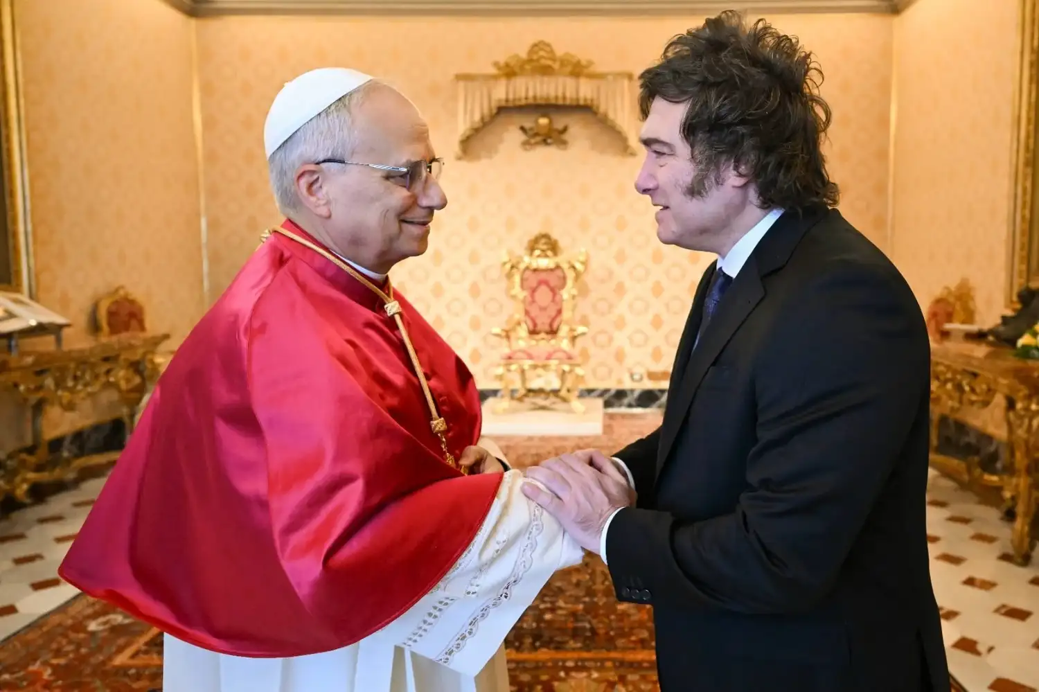 Javier Milei recibirá al Papa León XIV en Aeroparque para iniciar su visita oficial al país