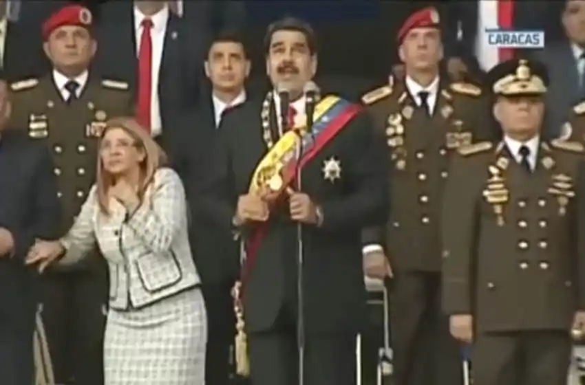Venezuela: Maduro sufrió un atentado con explosivos en un acto