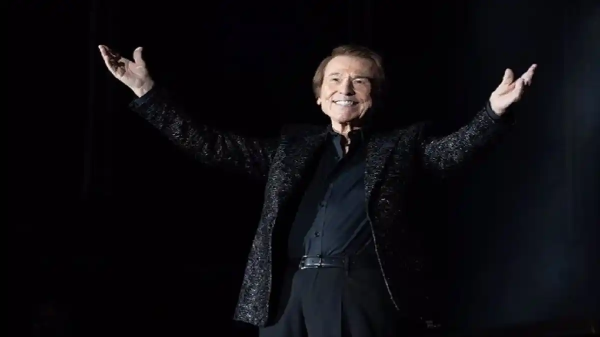 EL CANTANTE RAPHAEL recibe  doctorado honoris causa en homenaje a sus 60 años de carrera