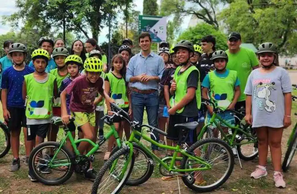 Viotti visitó el CEF N°53, donde se desarrolla el programa