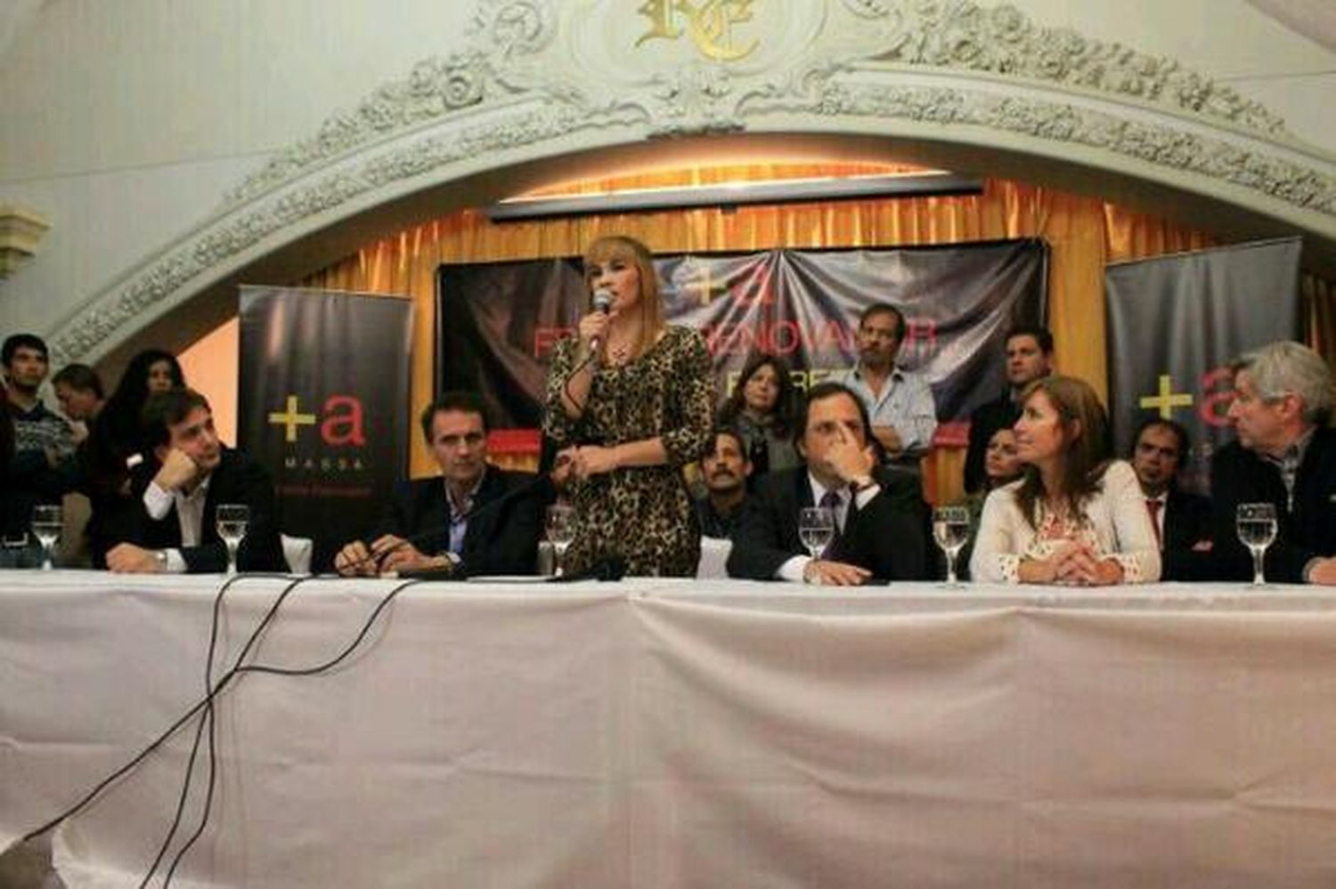 Tres de Febrero: La "Tigresa" Acuña abandonó el FpV y se pasó al massismo