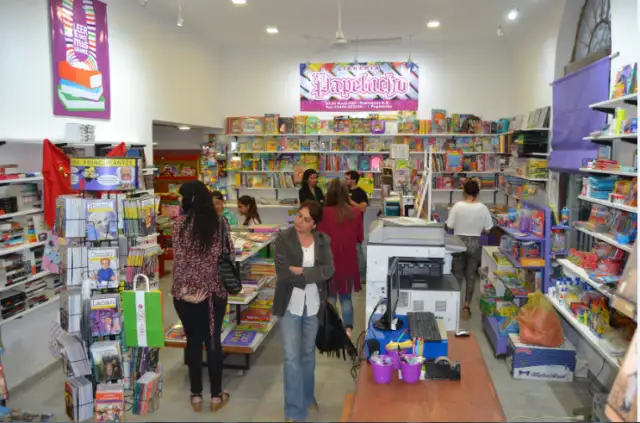 Reinaguró la librería “Papelucho”
