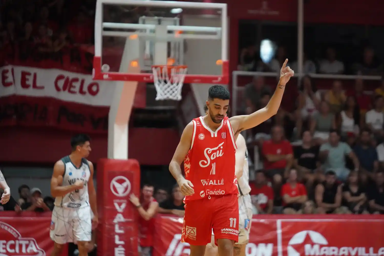 Manuel Lambrisca continuará vistiendo la casaca "santa" durante este 2025.