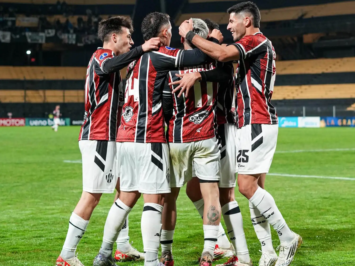 El festejo de los jugadores de Central Córdoba.