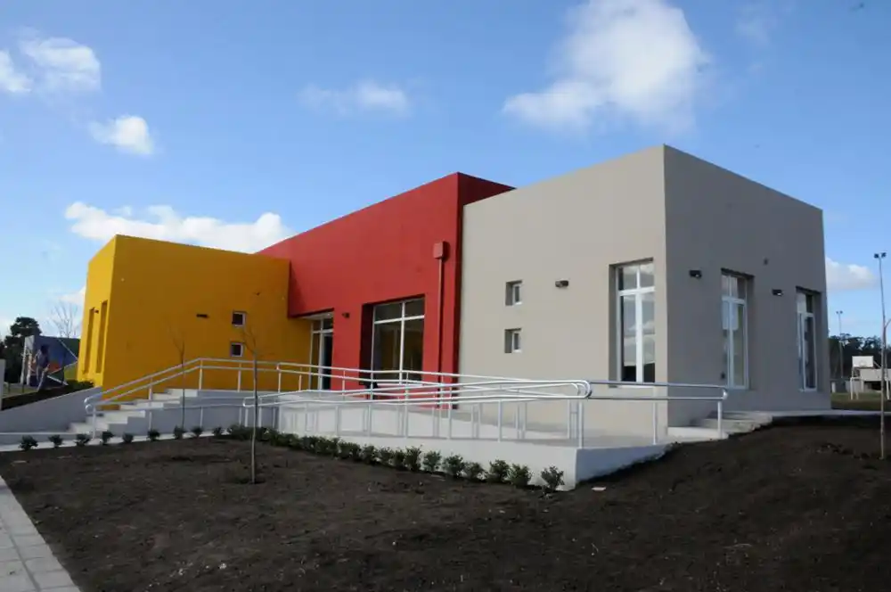 Lunghi presenta el centro cívico del barrio Palermo
