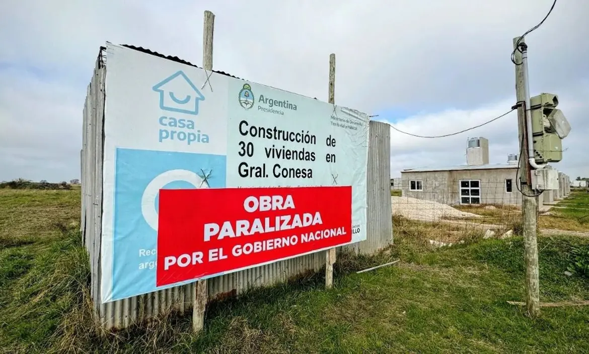 “El gobierno nacional tiene abandonadas 16.147 viviendas en la provincia, en distinto grado de avance”
