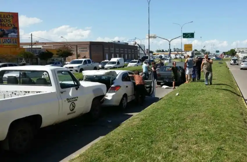 Quíntuple choque en avenida Champagnat