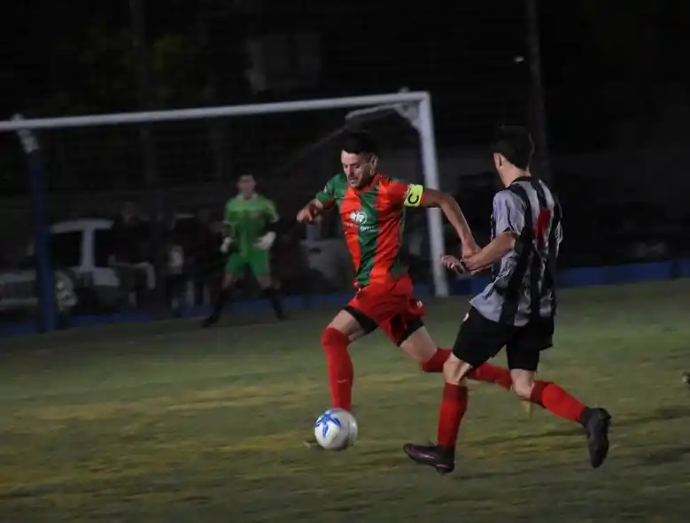 FOTO OSCAR ALBANO / DIARIO LA VERDAD Ruiz Sánchez y Aymo fueron protagonistas del partido de ida.