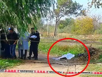 Matan a un adolescente de un disparo en la cabeza y lo tiran a una zanja