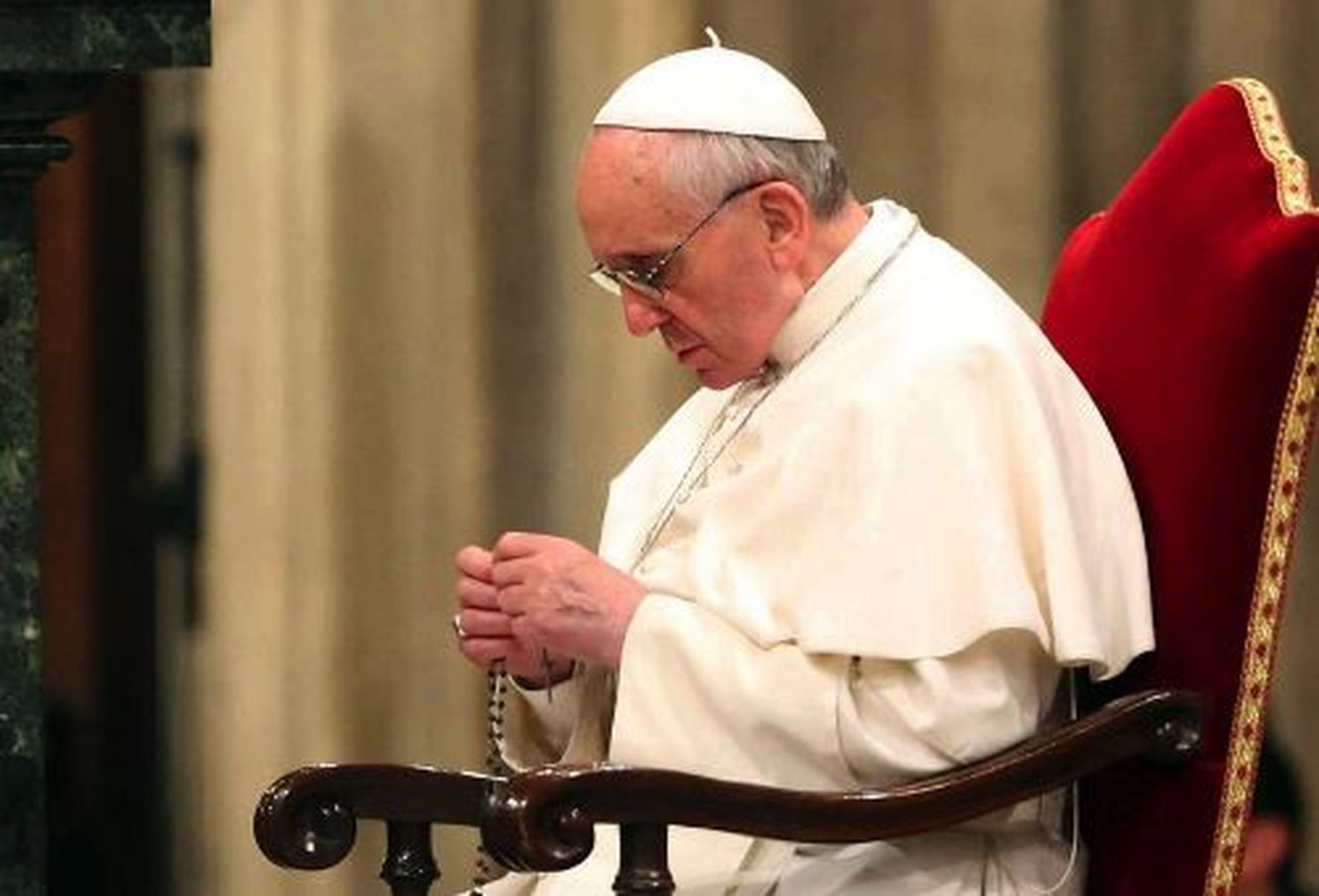 Francisco pidió por la paz en Siria durante vigilia del Vaticano