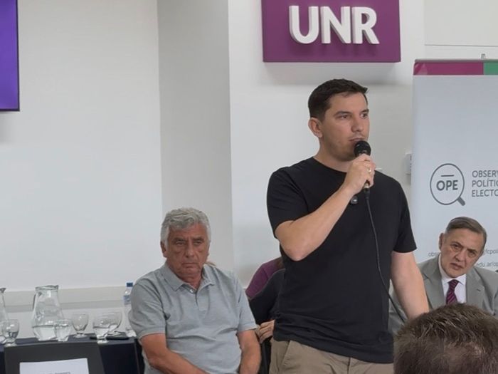EZE TORRES SE DIFERENCIÓ EN EL DEBATE DE LA UNR - 1