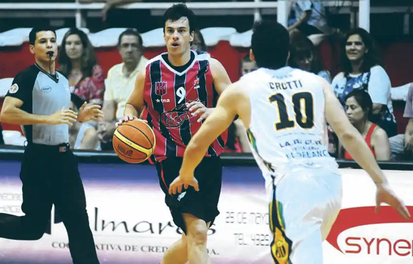 Torneo Federal de Básquet: Central ganó, pero casi se le complica en el final