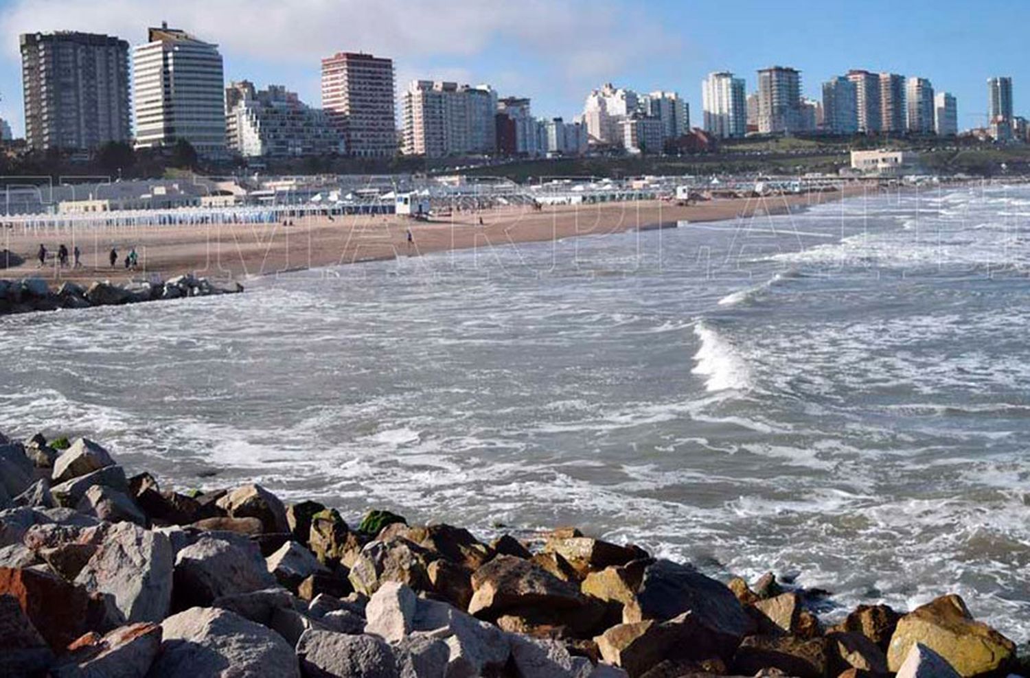 Cielo mayormente nublado y 15 grados de máxima