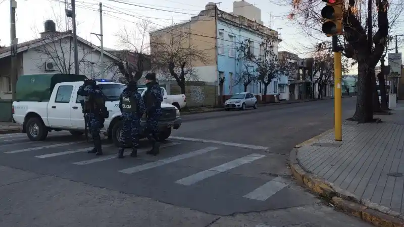 La policía asegura que el detenido se ahorcó con un buzo